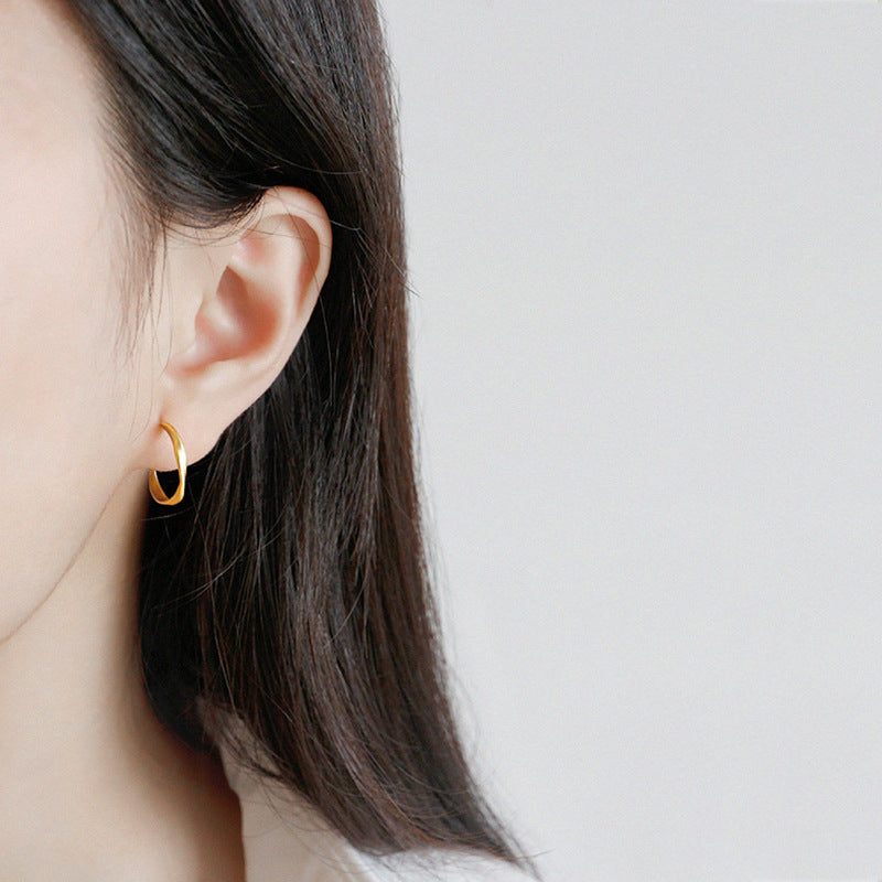 Smooth Twist Hoop