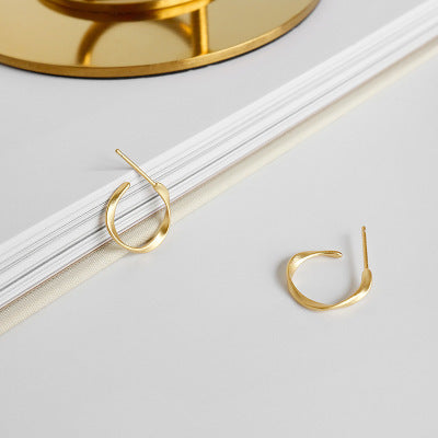 Smooth Twist Hoop